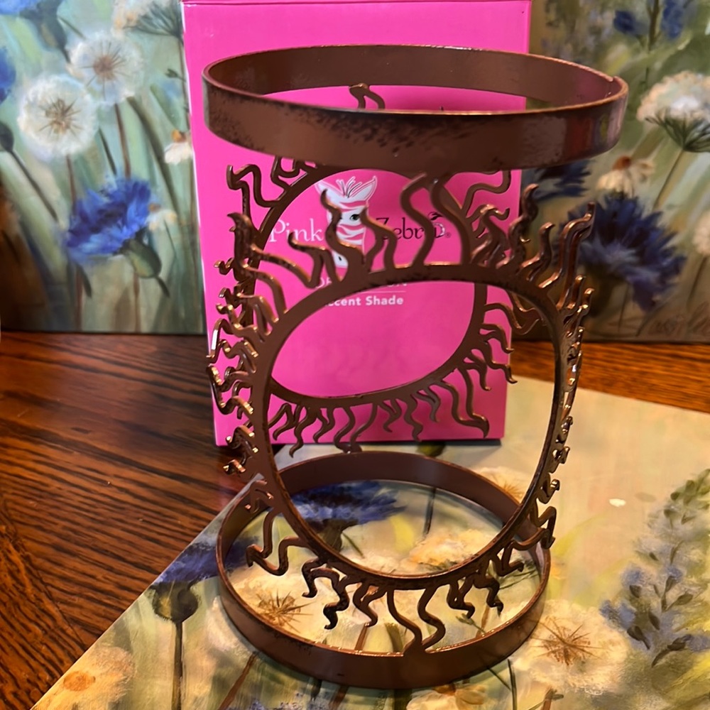 Pink Zebra New in Box Desert Sun Accent Shade